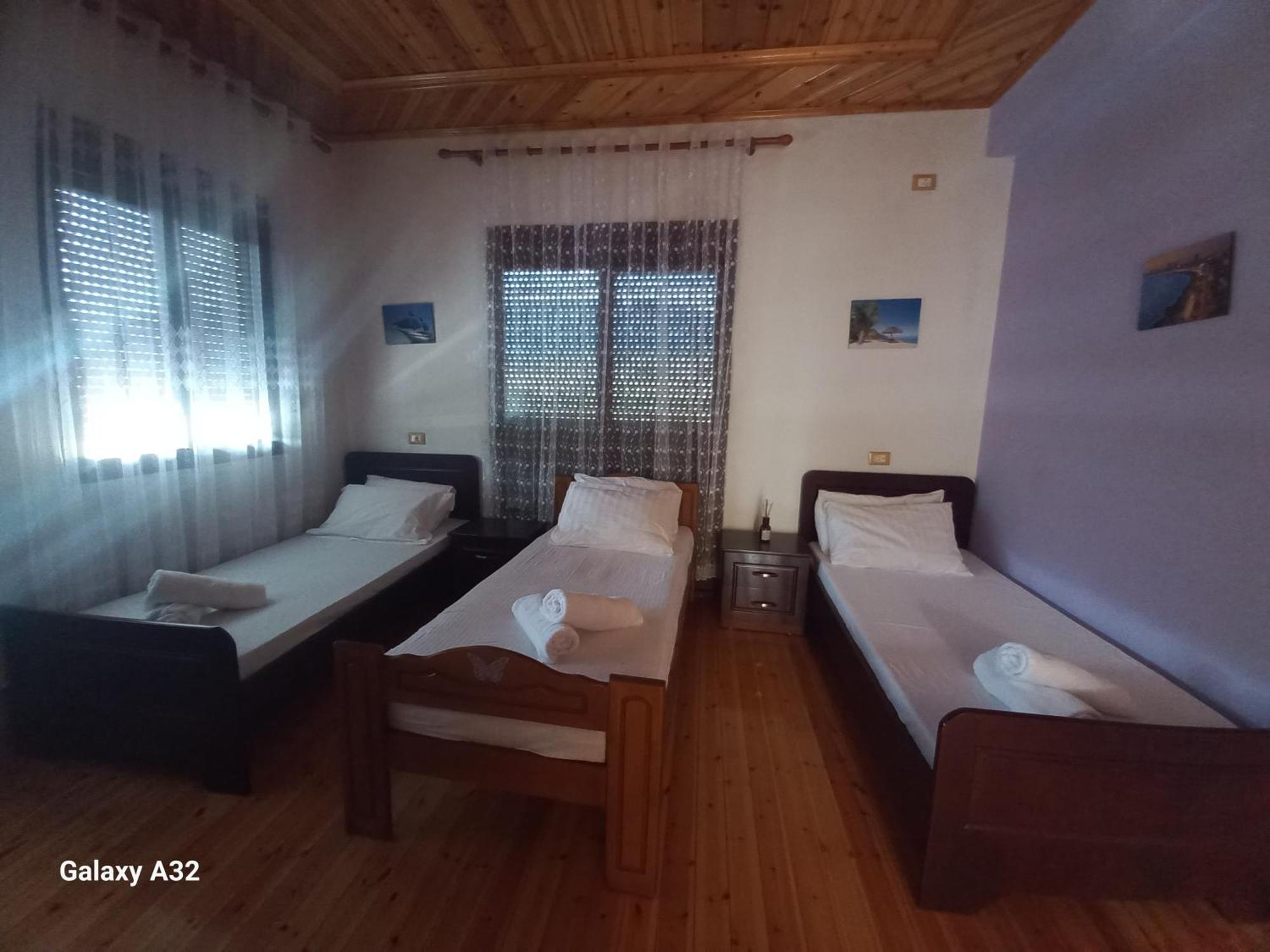 Villa Orhan Lazarat Gjirokastër Esterno foto