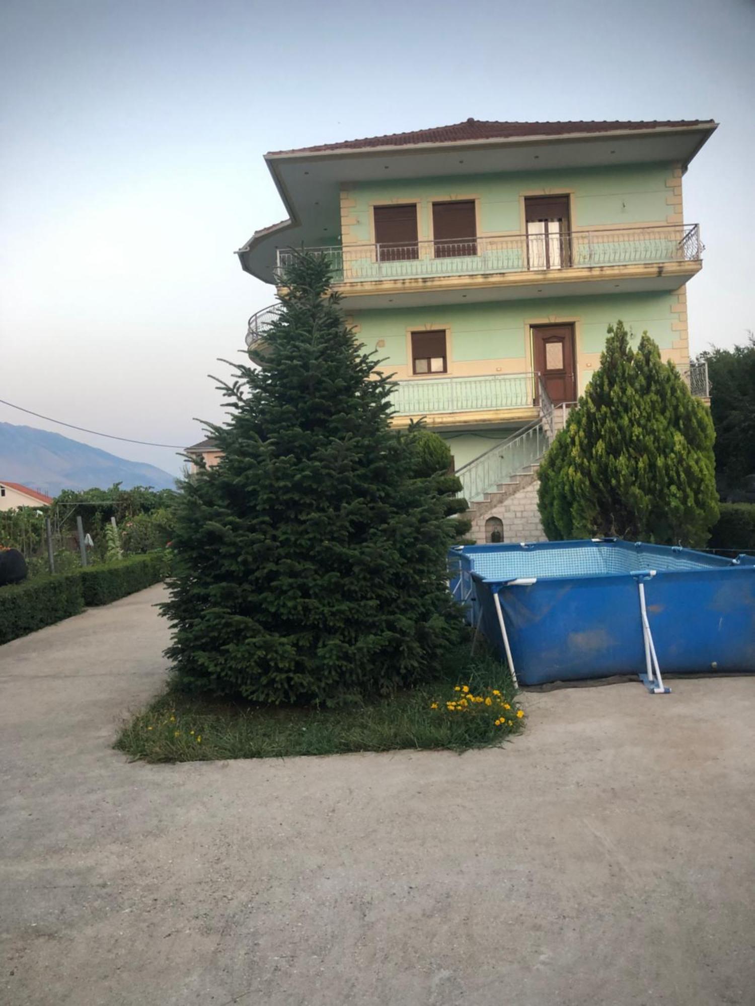 Villa Orhan Lazarat Gjirokastër Esterno foto